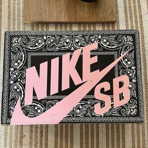 Nike SB Dunk Low x Travis Scott (Special Box)